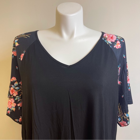 Ritera Plus Size Top - Picture 2 of 5